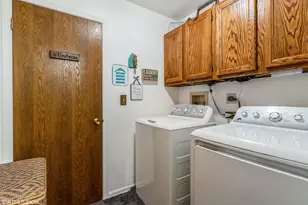 8100 W Foster Ln, Niles, IL 60714 - Photo 16