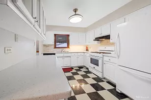 9837 Massasoit Ave, Oak Lawn, IL 60453 - Photo 8