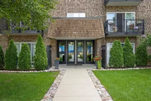 907 Curtiss St, Downers Grove, IL 60515 - Photo 2