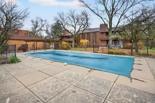 1S055 Spring Rd, Oakbrook Terrace, IL 60181 - Photo 24