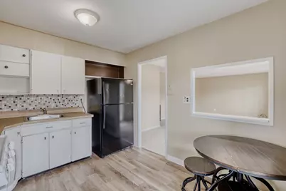 17 S Bartlett Road, Streamwood, IL 60107 - Photo 6