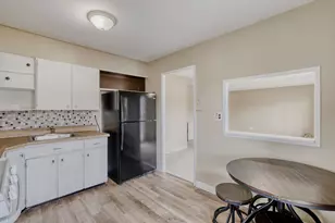 17 S Bartlett Rd, Streamwood, IL 60107 - Photo 6