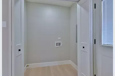 656 W Comstock Avenue, Elmhurst, IL 60126 - Photo 12