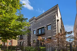 2457 W Foster Ave, Chicago, IL 60625 - Photo 2