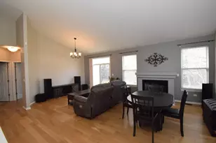 600 Countryfield Ln, Elgin, IL 60120 - Photo 6