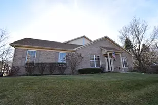 600 Countryfield Ln, Elgin, IL 60120 - Photo 2