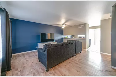 [Address not provided], Elgin, IL 60120 - Photo 6