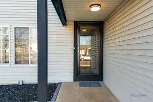 [Address not provided], Elgin, IL 60120 - Photo 4