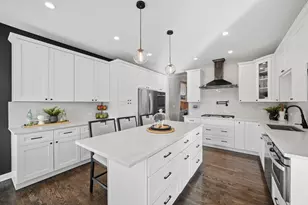 13202 Lakepoint Dr, Plainfield, IL 60585 - Photo 2