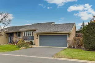 211 Briarwood Pass, Oak Brook, IL 60523 - Photo 4