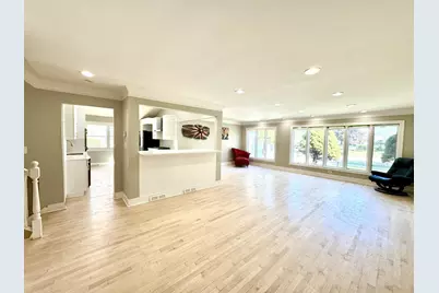 [Address not provided], Lincolnwood, IL 60712 - Photo 4