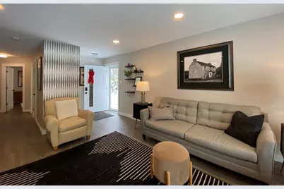 221 Nordica Avenue, Glenview, IL 60025 - Photo 2