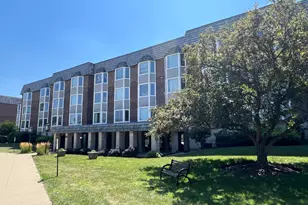 500 Thames Pkwy, Park Ridge, IL 60068 - Photo 2