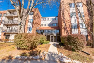 3050 Pheasant Creek Dr, Northbrook, IL 60062 - Photo 1