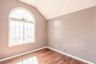 2214 Colorado Ave, Elgin, IL 60123 - Photo 10