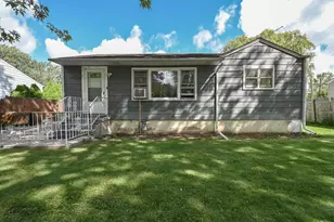 1636 Rice St, Waukegan, IL 60087 - Photo 4