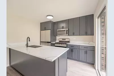 2S739 Winchester Circle #1, Warrenville, IL 60555 - Photo 4