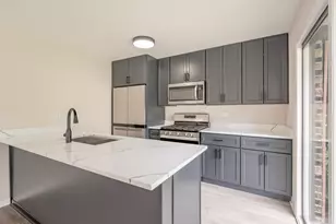 2S739 Winchester Circle, Warrenville, IL 60555 - Photo 4