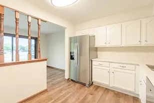 19211 Elm Dr, Country Club Hills, IL 60478 - Photo 8