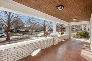 1906 E Taylor St, Bloomington, IL 61701 - Photo 4