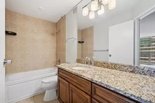 200 N Dearborn St, Chicago, IL 60601 - Photo 10