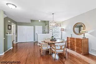 294 W Fairview Cir, Palatine, IL 60067 - Photo 2