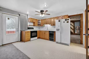 136 W 18th St, Lockport, IL 60441 - Photo 10