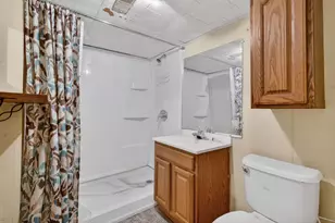 136 W 18th St, Lockport, IL 60441 - Photo 24