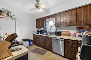 136 W 18th St, Lockport, IL 60441 - Photo 32