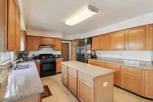 842 Deep Woods Ct, Grayslake, IL 60030 - Photo 4