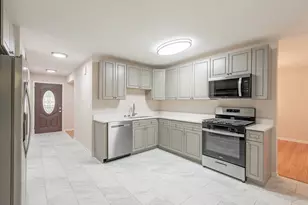 7104 Blackburn Ave, Downers Grove, IL 60516 - Photo 4