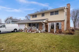 235 Ridge Dr, Dekalb, IL 60115 - Photo 2