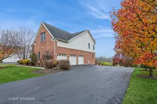 22 Doral Dr, Hawthorn Woods, IL 60047 - Photo 2