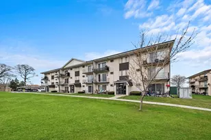 7102 W 107th St, Worth, IL 60482 - Photo 8