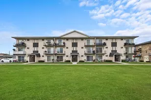 7102 W 107th St, Worth, IL 60482 - Photo 1