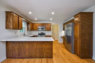 825 Biltmore Ct, Naperville, IL 60563 - Photo 8