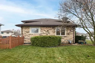 8853 O'Brien Dr, Orland Hills, IL 60487 - Photo 4