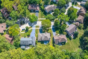 825 Biltmore Ct, Naperville, IL 60563 - Photo 38