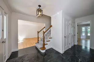 825 Biltmore Ct, Naperville, IL 60563 - Photo 2