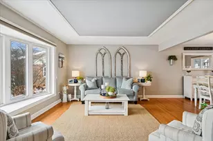 430 Valley View Dr, Downers Grove, IL 60516 - Photo 2