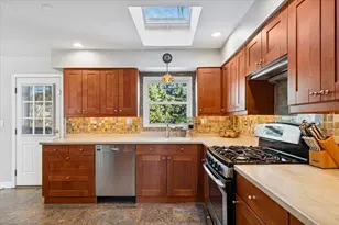 430 Valley View Dr, Downers Grove, IL 60516 - Photo 8