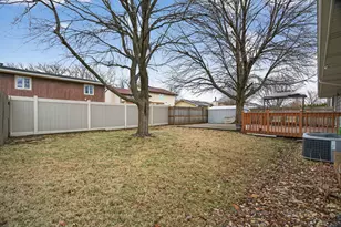 668 Cassie Dr, Joliet, IL 60435 - Photo 32