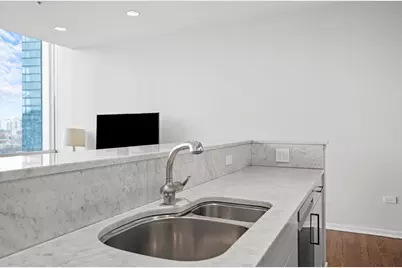 500 W Superior Street #602, Chicago, IL 60654 - Photo 4