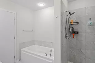 500 W Superior St, Chicago, IL 60654 - Photo 16