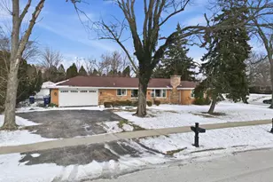 8440 W 91st St, Hickory Hills, IL 60457 - Photo 2