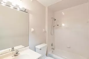 630 N State St, Chicago, IL 60654 - Photo 10