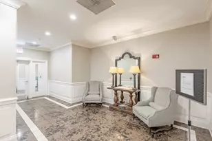 630 N State St, Chicago, IL 60654 - Photo 4