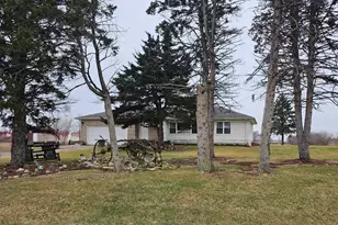 17954 E 10500N Rd, Grant Park, IL 60940 - Photo 1