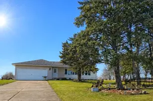 17954 E 10500N Rd, Grant Park, IL 60940 - Photo 1