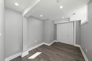 10047 S Calumet Ave, Chicago, IL 60628 - Photo 8